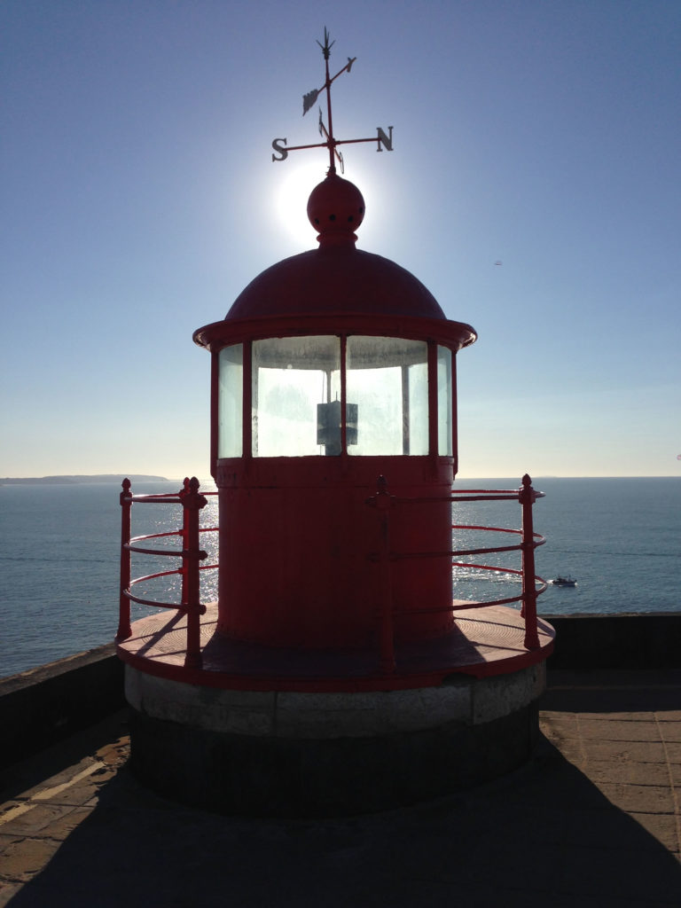 Leuchtturm Nazaré im Gegenlicht