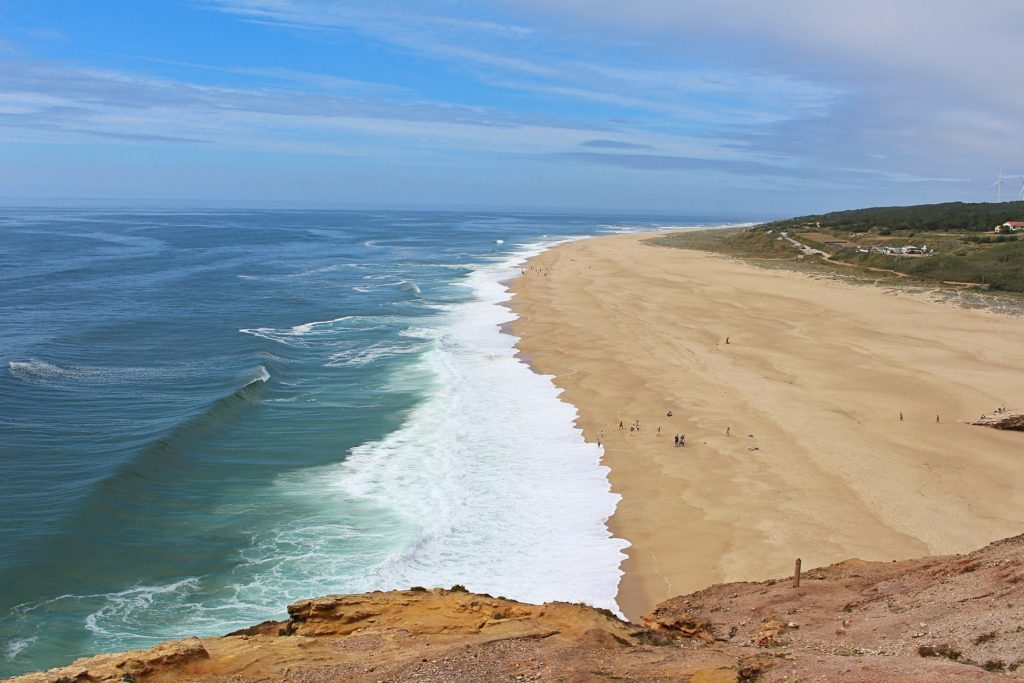 Wellen am Strand Nazaré