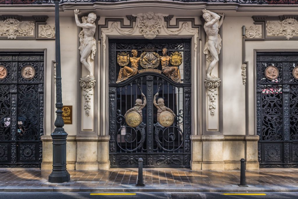 Imposante Pforte in Valencia