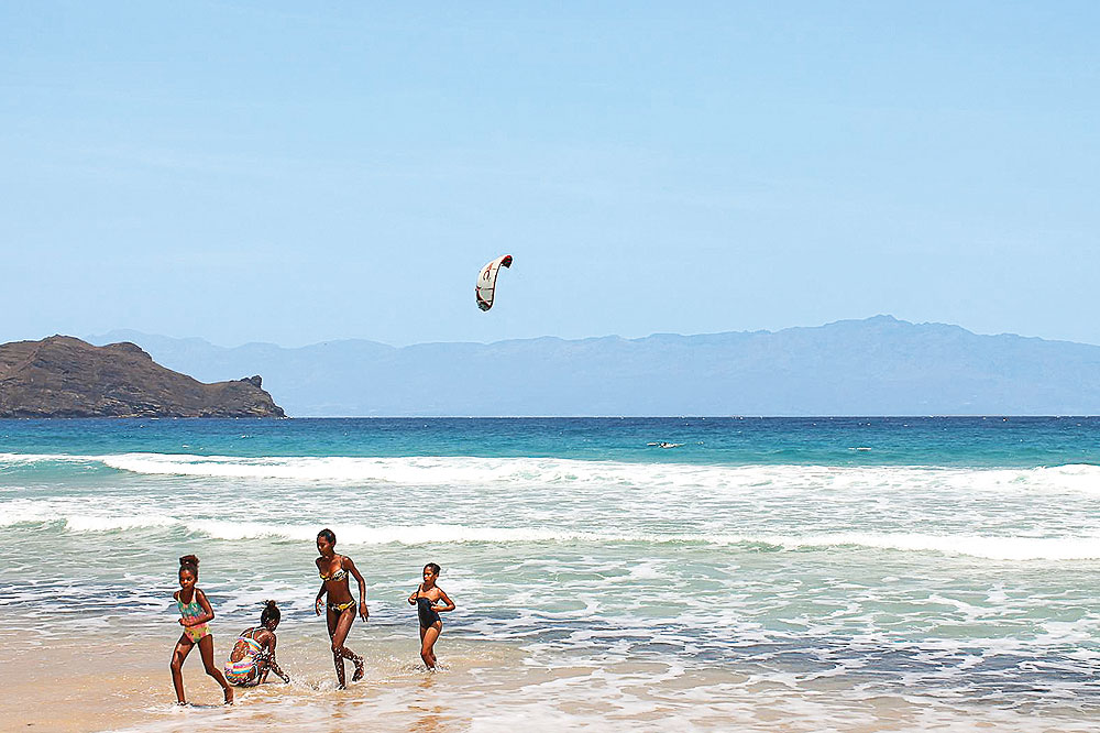 Kinder Sao Vicente Strand