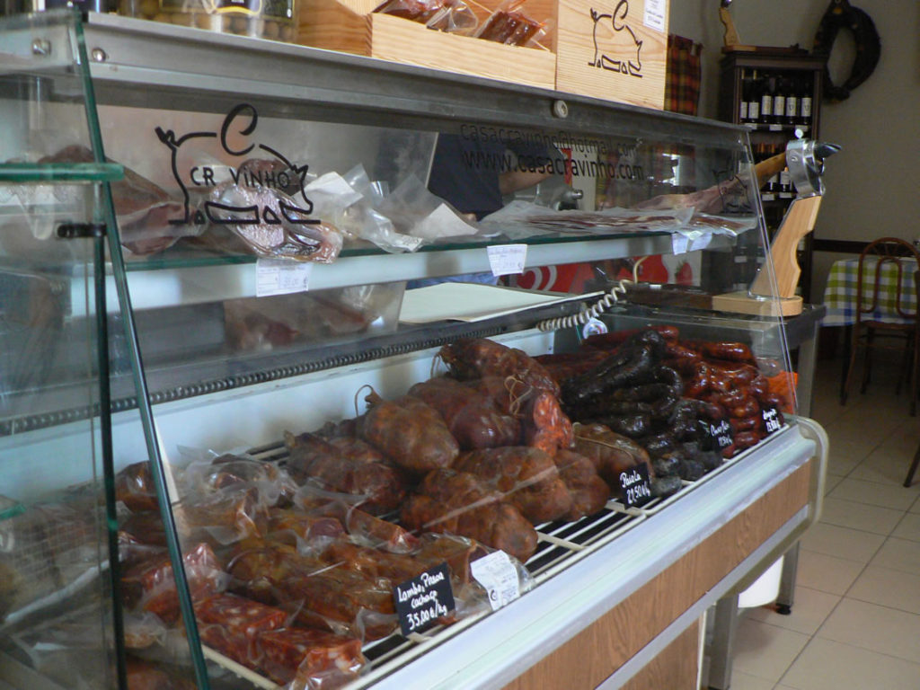 Vitrine mit Fleisch Alentejo