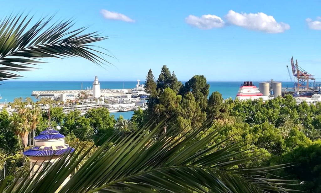 Panorama über den Hafen und das Meer 