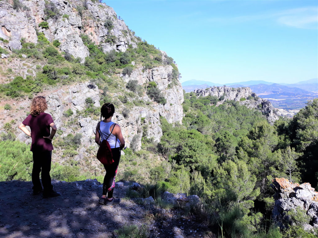Sierra de Mijas - Aussicht von oben auf Berge und das grüne Weite 