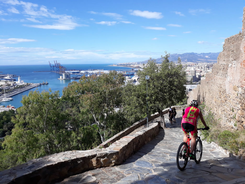 Der Weg zum Castillo de Gibralfaro - mit dem Fahrrad oder zu Fuß 