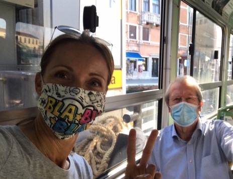 Selfie im Wasserbus - mit Mundschutz 