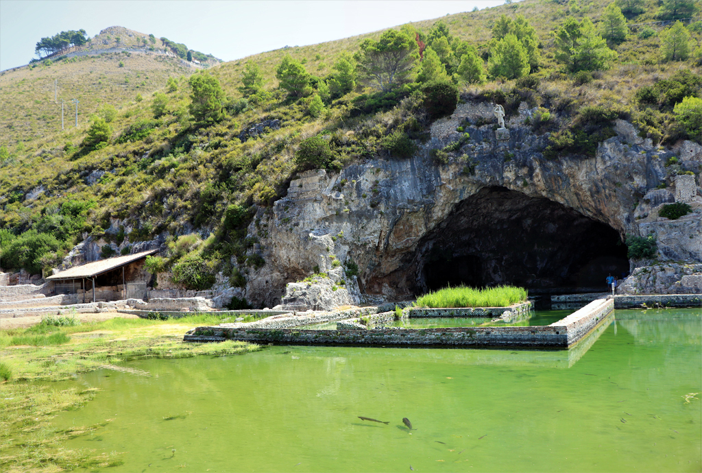 Blick auf die Grotte