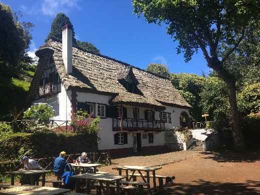 Casa de Abrigo - Haus mit Strohdach 