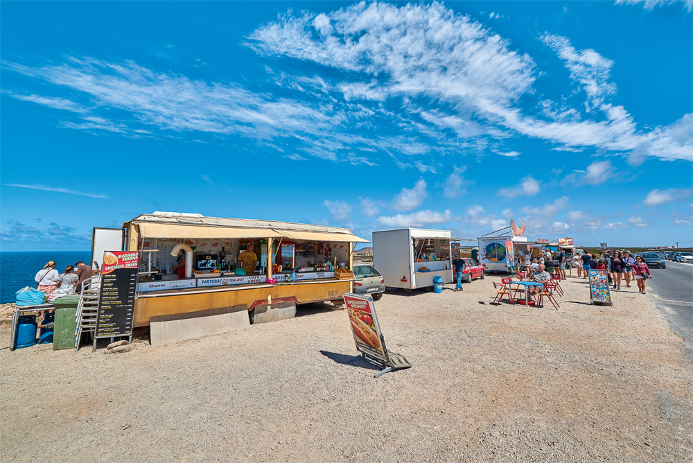 Imbisswagen - Die letzte Bratwurst vor Amerika - direkt an der Strandpromenade 