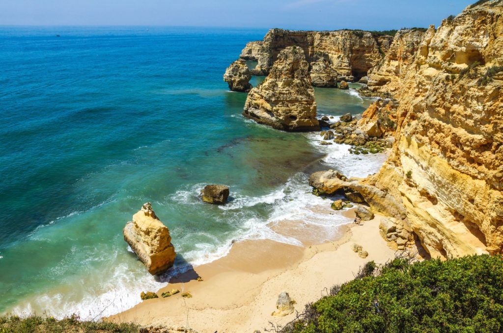 Praia da Marinha Strand, eine Sehenswürdigkeit der Algarve