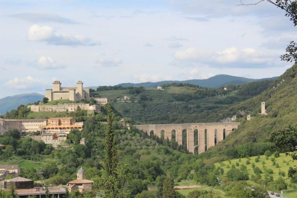 Italien Blick auf Spoleto - per Rad entdecken