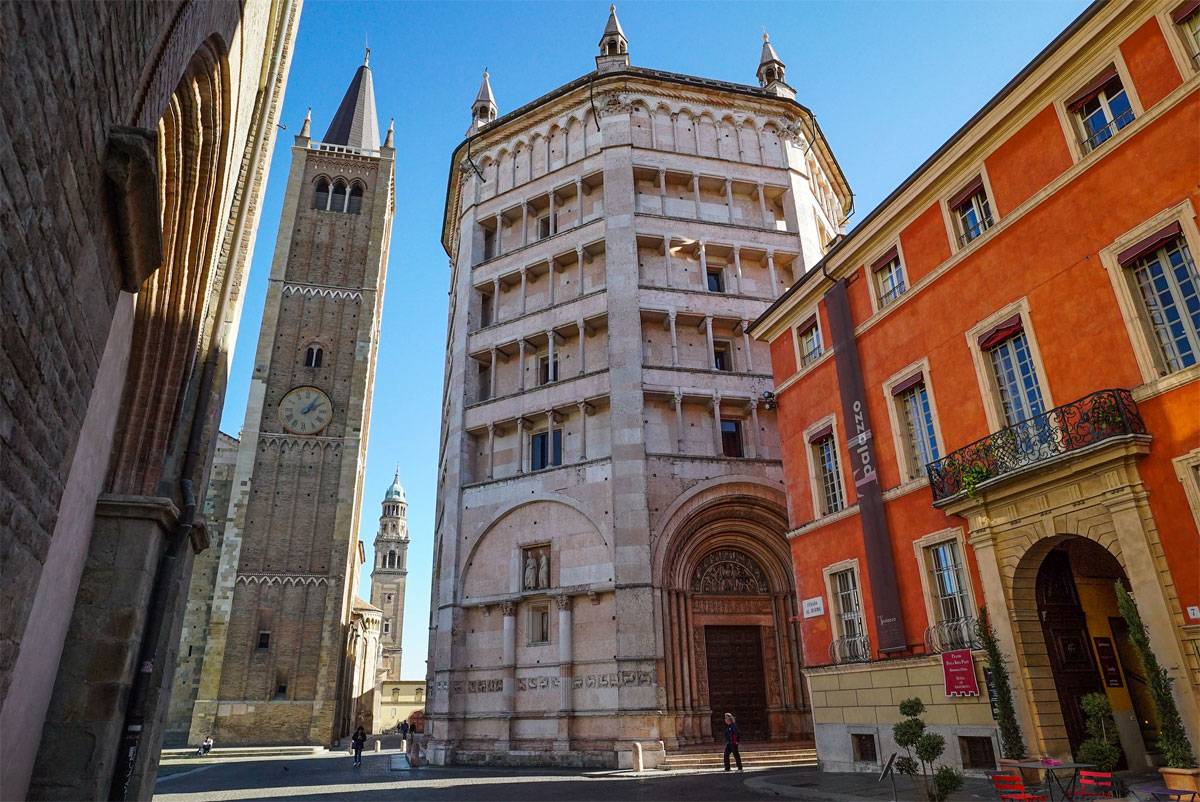 Parma Glockenturm und Baptisterium