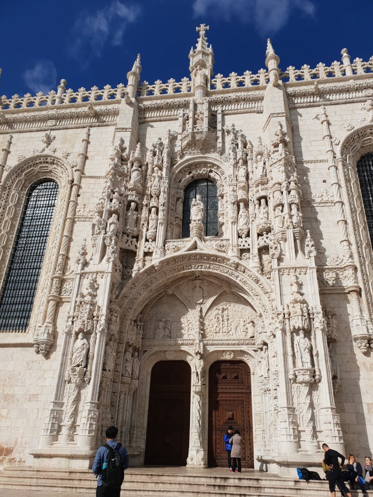 Eingang Klosterkirche Santa Maria Mosteiro dos Jerónimos, eine Top Sehenswürdigkeit in Lissabon