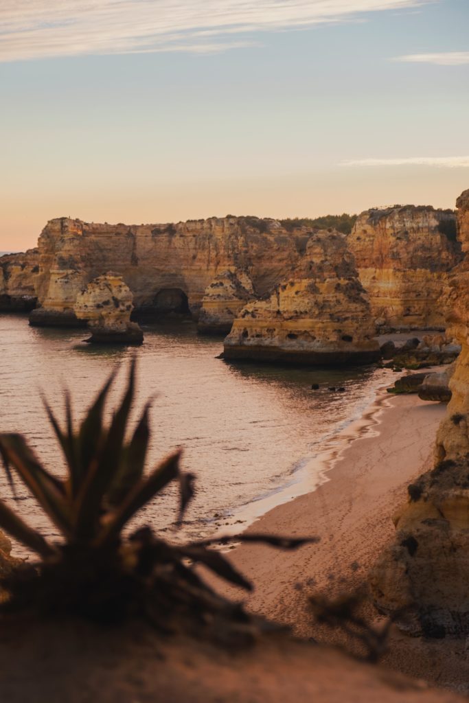 Strände in Portugal: Praia da Marinha