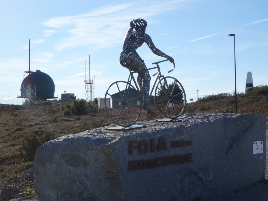 Radfahrer-Denkmal am höchsten Ort der Algarve, Foia, Monchique