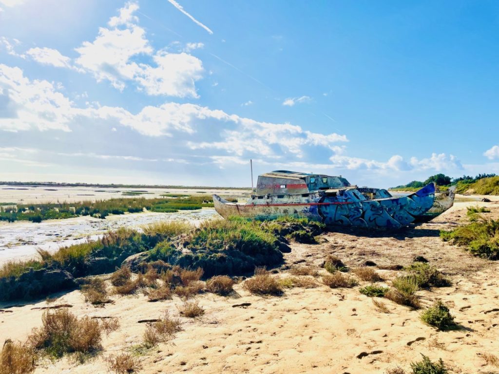 Schiffswrack in den Dünen bei Ria Formosa