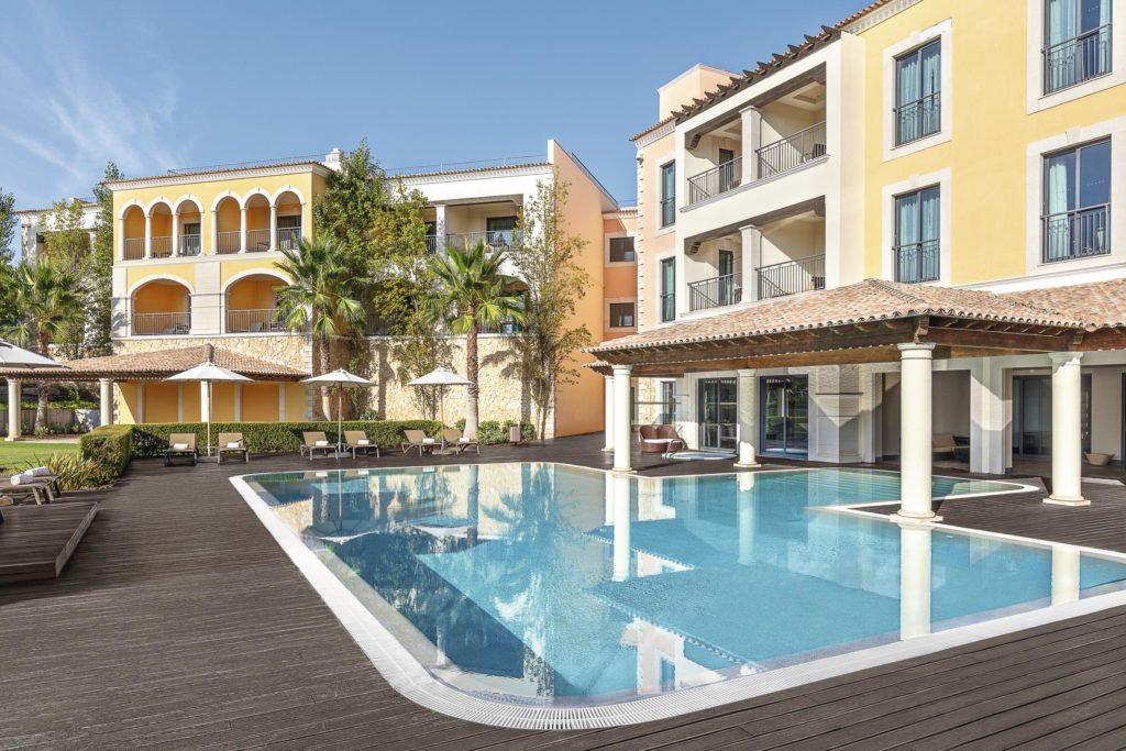 Cascade Wellness Resort Algarve Spa Pool Sonnenliege Außenbereich