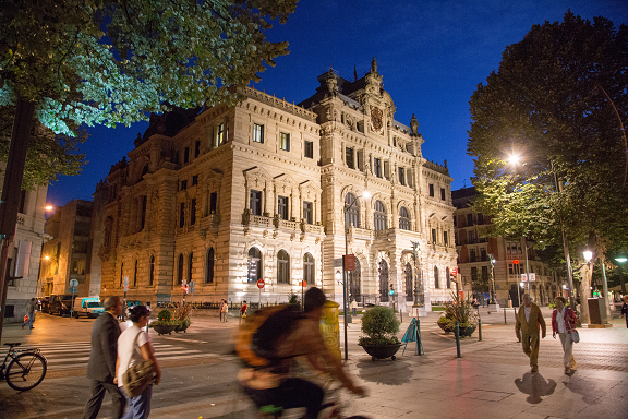 Prachtbau an der Gran Vía: Diputación Foral de Bizkaia. Bild: ⒸTurismo Bilbao