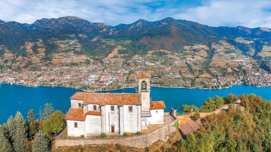 Die Kircheninsel Monte Isola im Iseo See