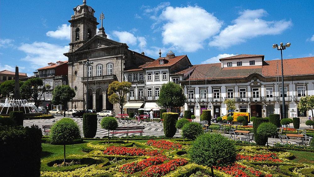 Die schönsten Rundreisen durch Portugal: Guimarães