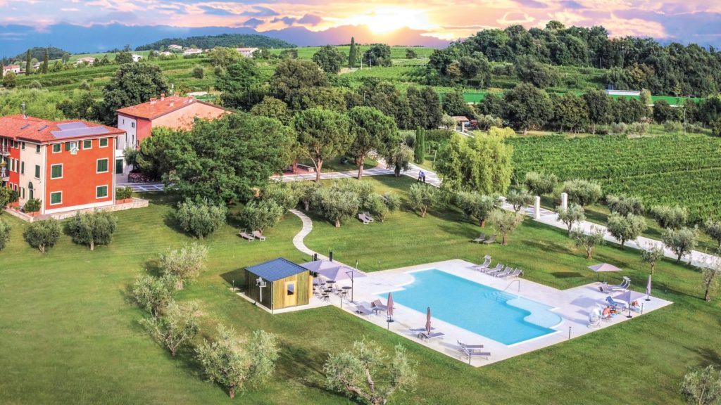 Hotel Borgo Romantico mit Gartenanlage und Pool