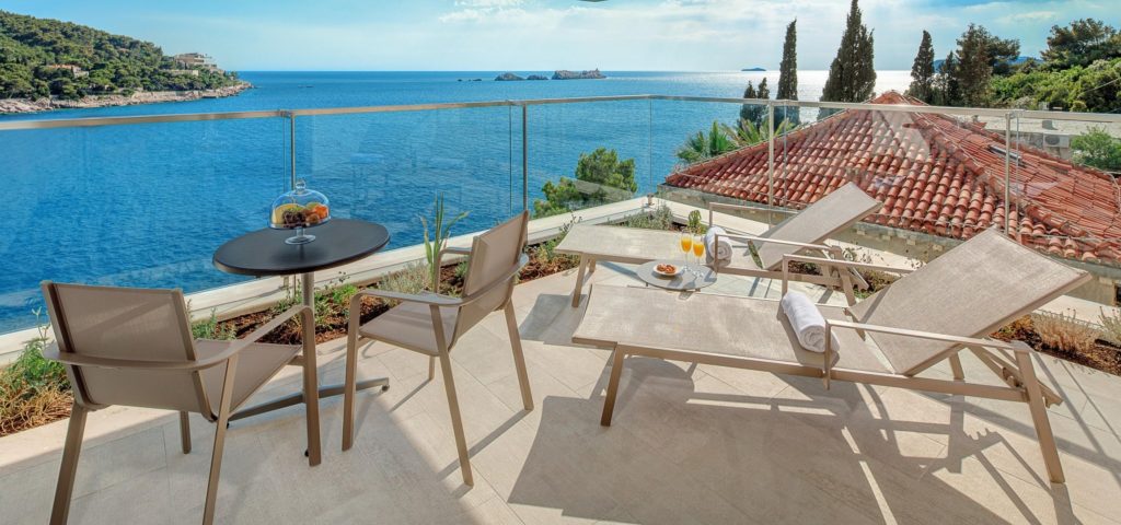 Hotel More Terrasse mit Ausblick aufs Meer