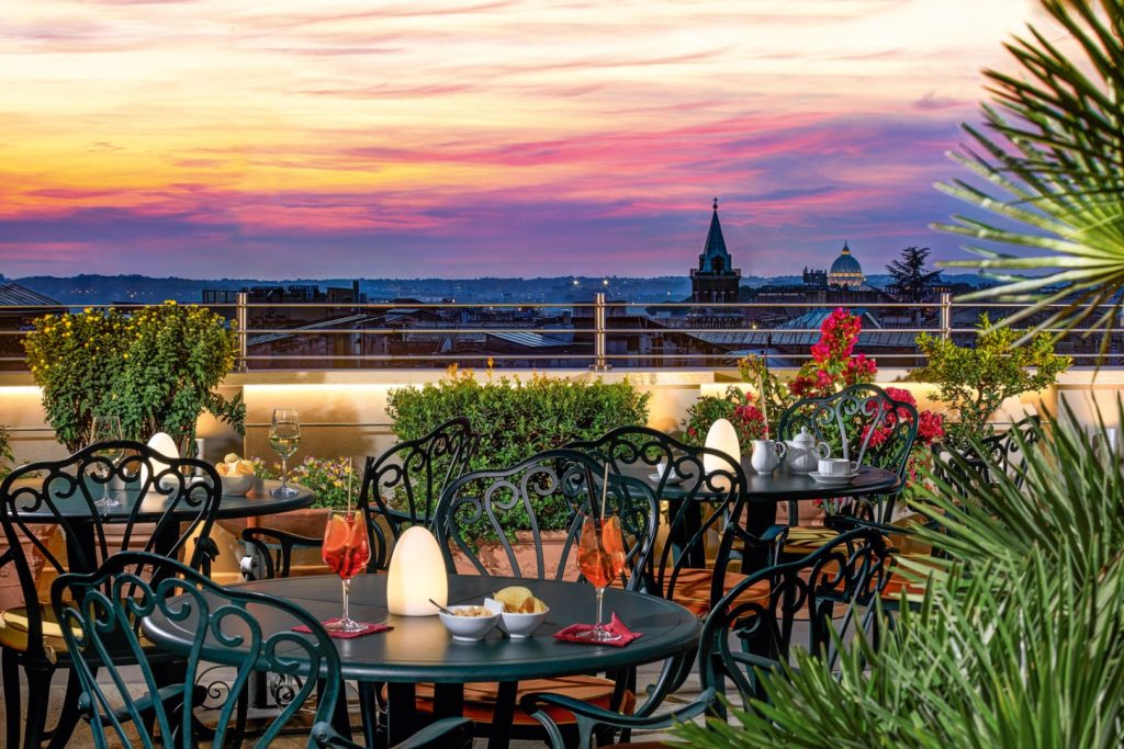 Marcella Royal Hotel – Rooftop Garden Blick von der Terrasse auf Rom