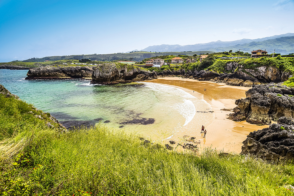 Asturien Llanes Puertu Chicu Beach