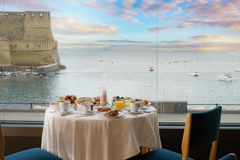 Royal Continental Hotel Blick vom Restaurant auf das Meer
