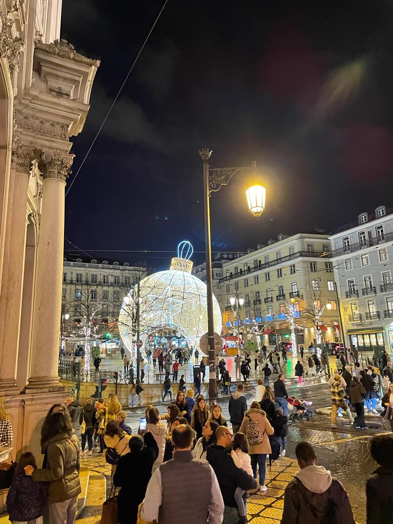 Weihnachtsbeleleuchtung in Chiado