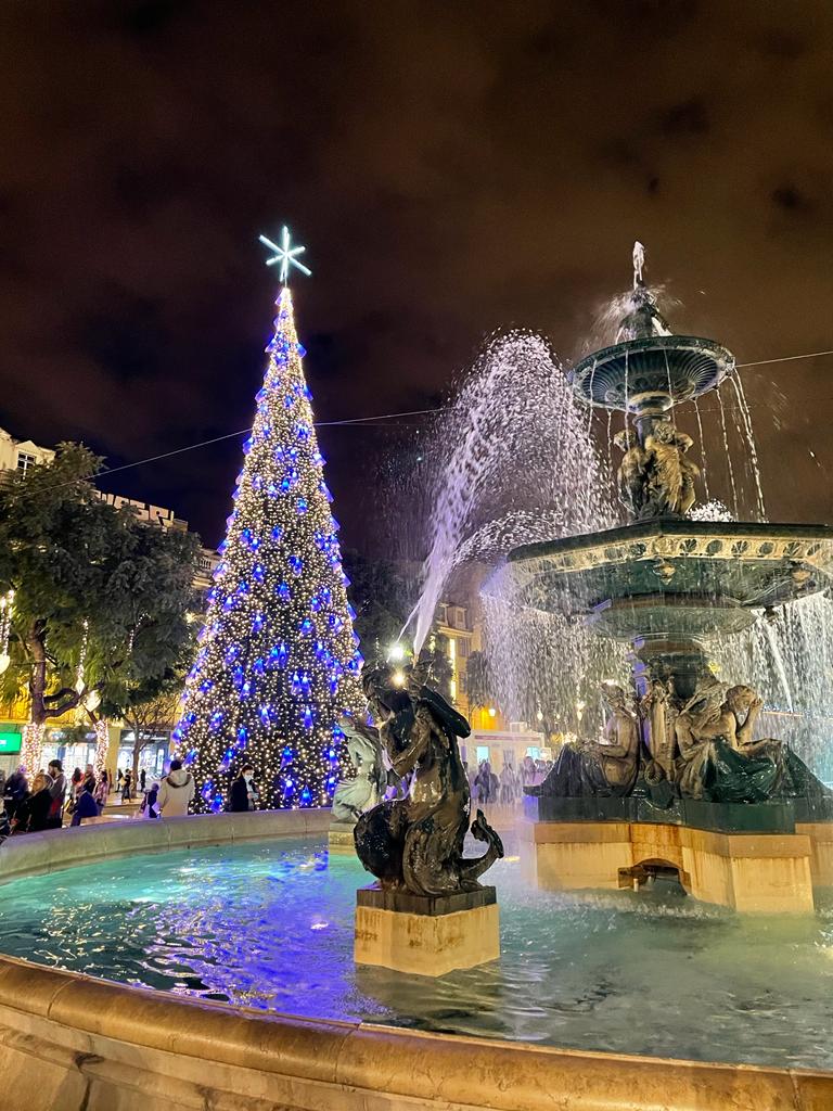 Weihnachtsbaum auf dem Rossio-Platz