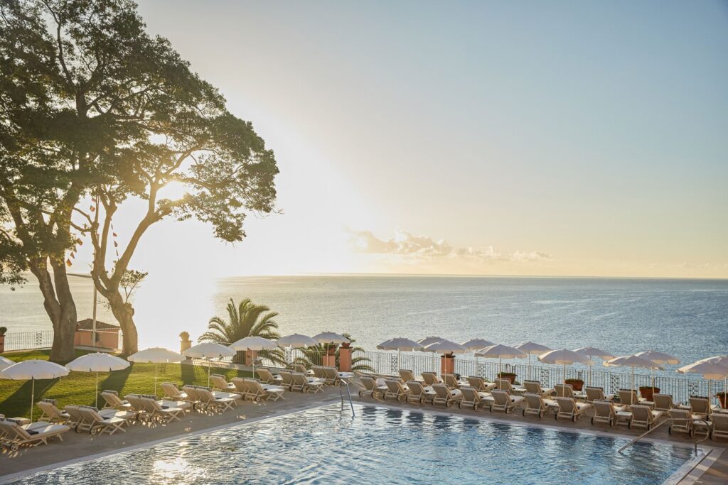 Belmond Reid's Palace Blick über den Pool aufs Meer