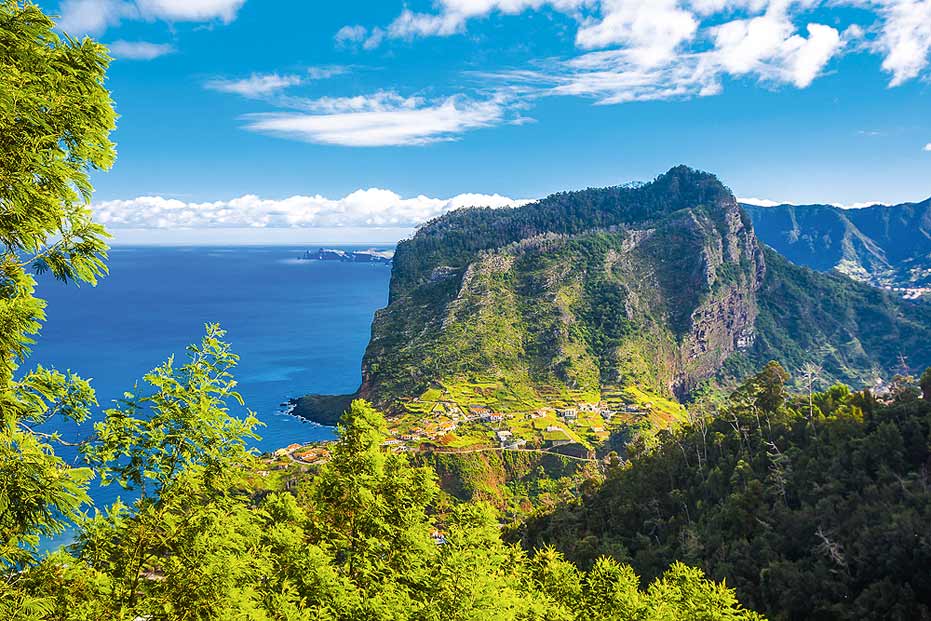 Blick auf die Insel Madeira und das Meer