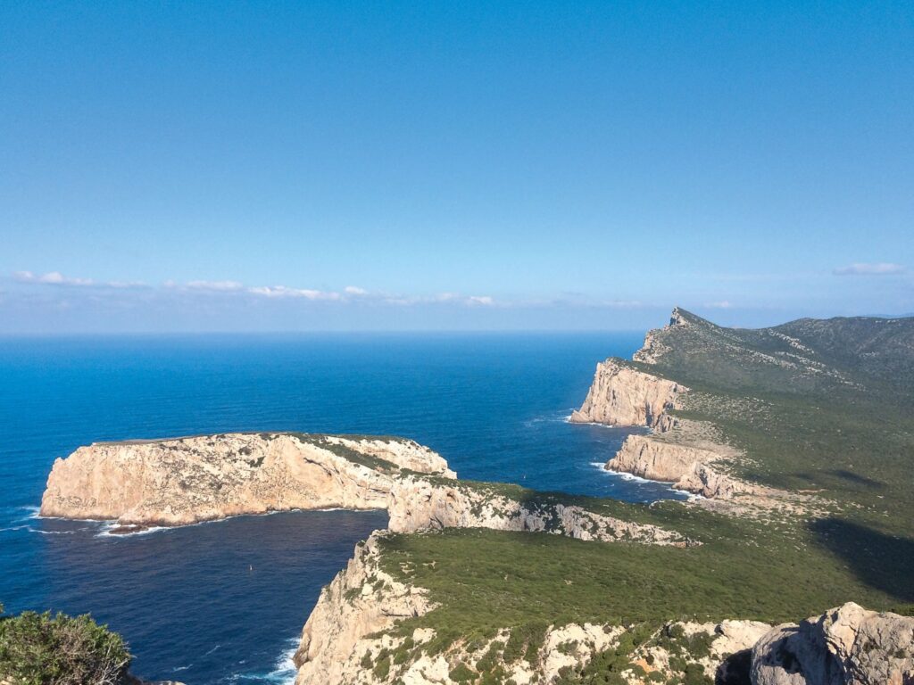 Blick auf die Küste und das Meer