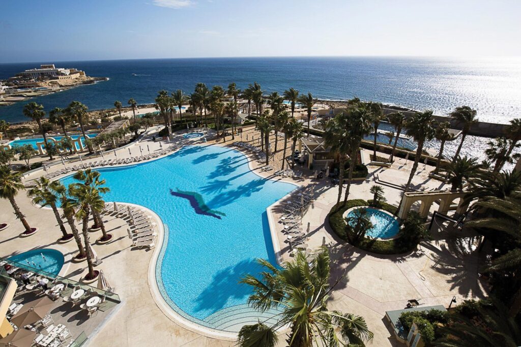 Hilton Malta Poolbereich
