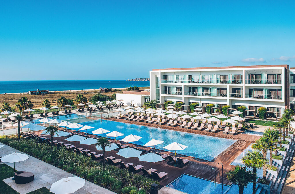 Iberostar Selection Lagos Algarve Poolbereich und Außenansicht