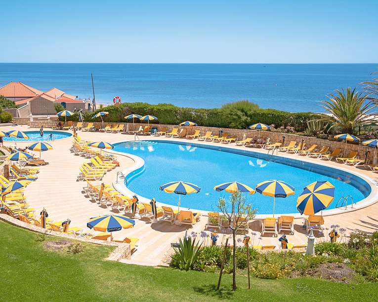 Jardim do Vau Poolbereich und Meerblick