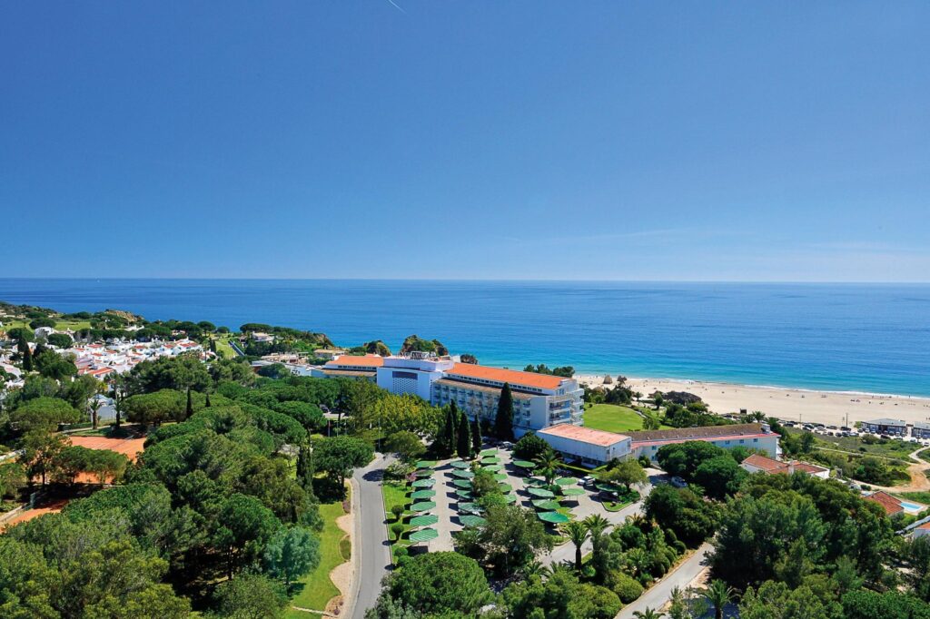 Pestana Alvor Praia Premium Beach & Golf Resort Blick auf Hotel und Strand/Meer