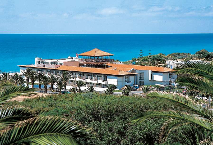 Torre Praia Hotel Ansicht mit Meer im Hintergrund