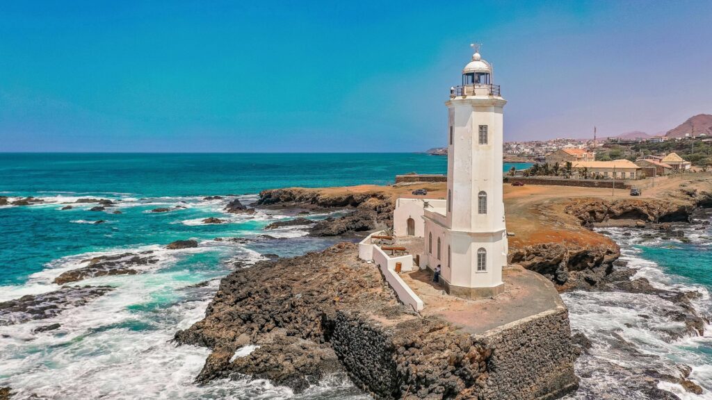 Erlebnisreise Inselhopping Kapverden Leuchtturm in Praia