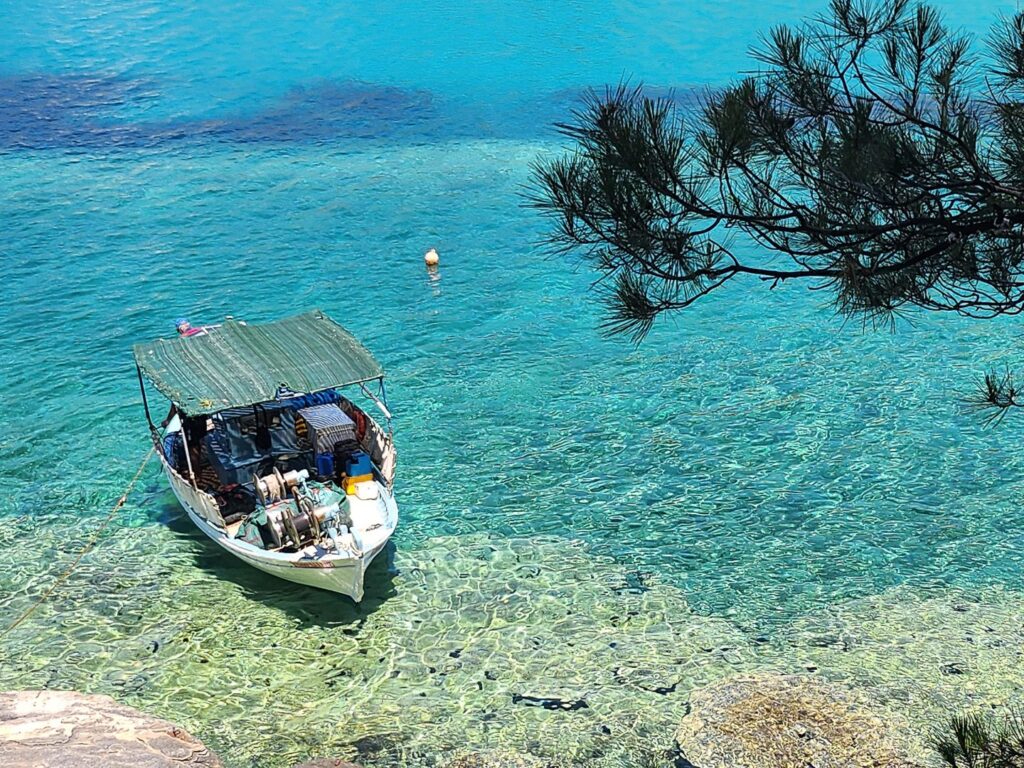 Erlebnisreise Thassos See mit Strand mit Boot