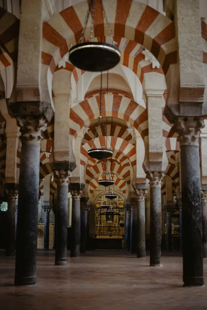 Andalusien Sehenswürdigkeiten: Blick in die Mezquita von Córdoba