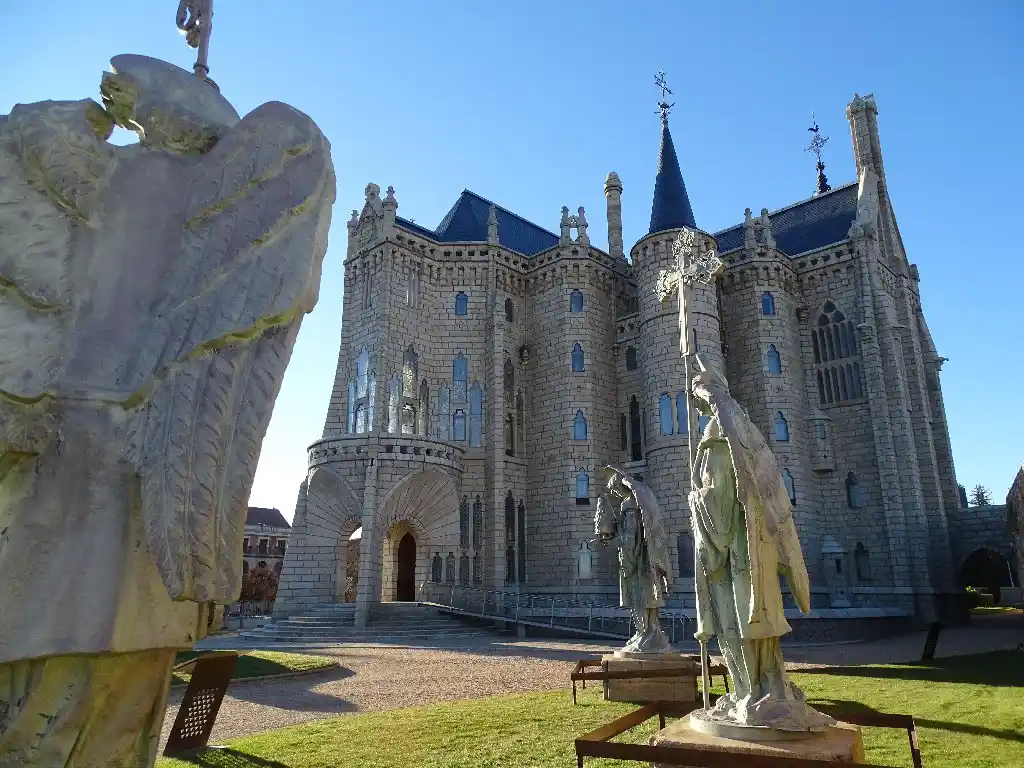 Palacio Episcopal in Astorga
