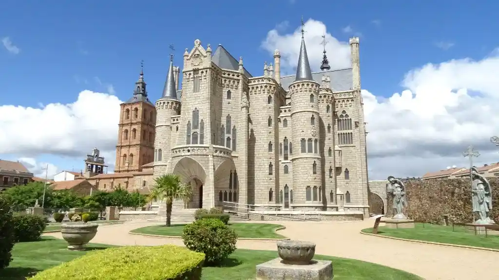 Palacio Episcopal in Astorga