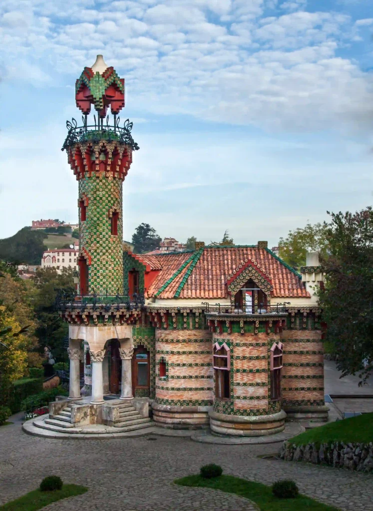 Gaudí Bauwerk El Capricho im nordspanischen Küstenort Comillas