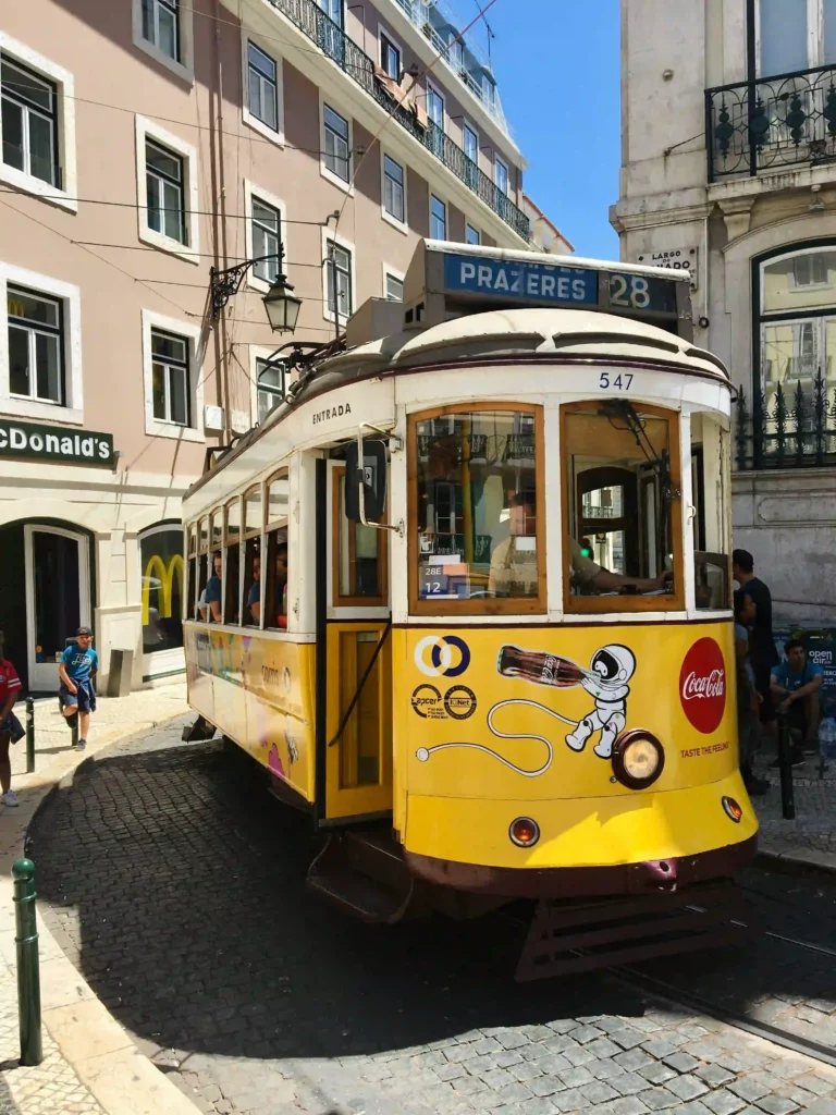 Die Tram 28, eine Top Sehenswürdigkeit in Lissabon