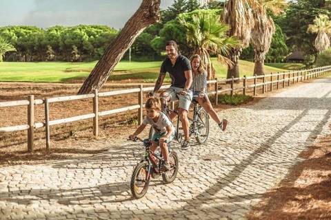 Radtour einer Familie, Cascais, Portugal