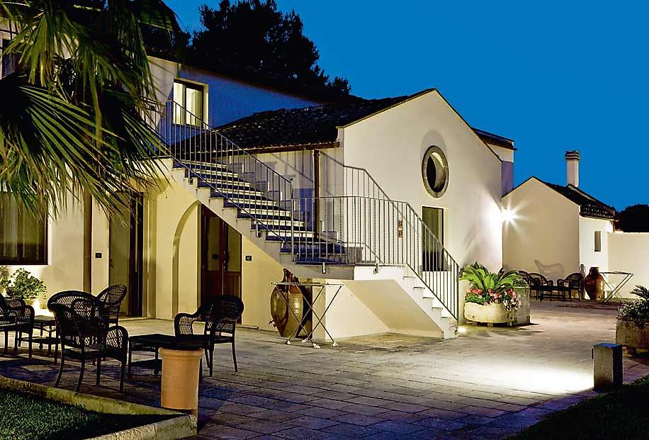 Masseria Panareo, Hotel bei Nacht