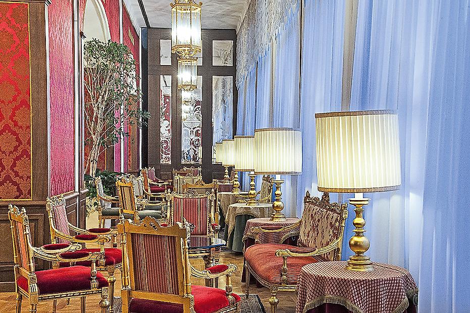 Hotel Regina Palace, Hotelbar
