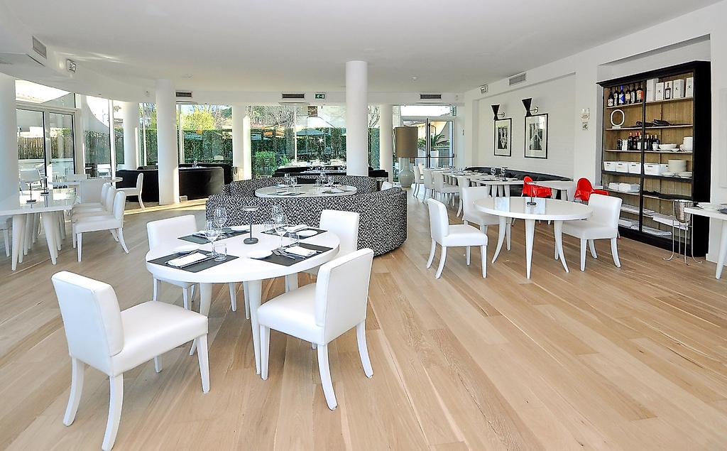 Mondial Resort, Restaurant des Hotels nahe Pisa mit gedeckten Tischen