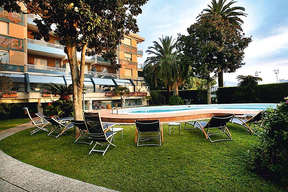 Garden Lido, Garten mit Pool